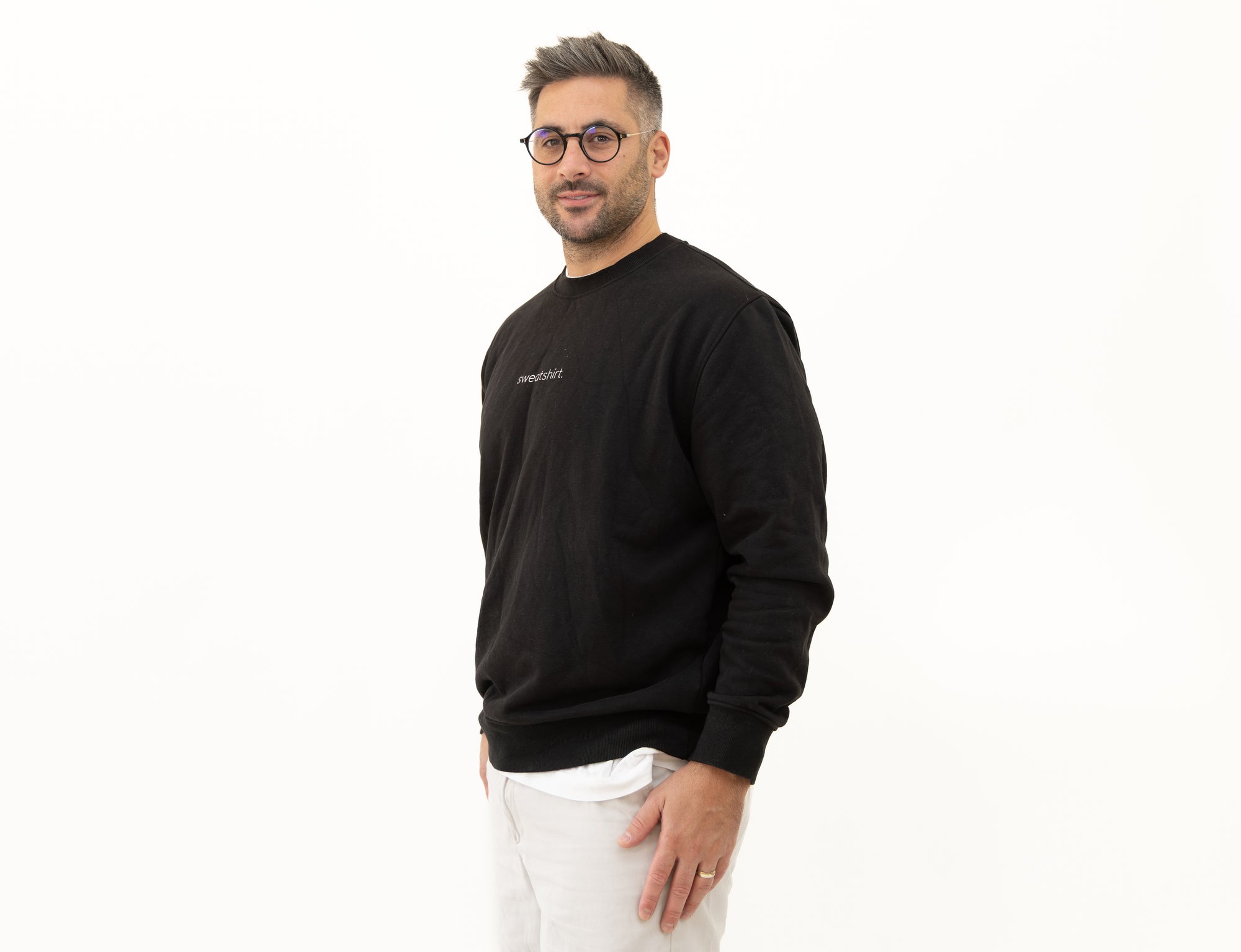 simple. sweatshirt. black.
