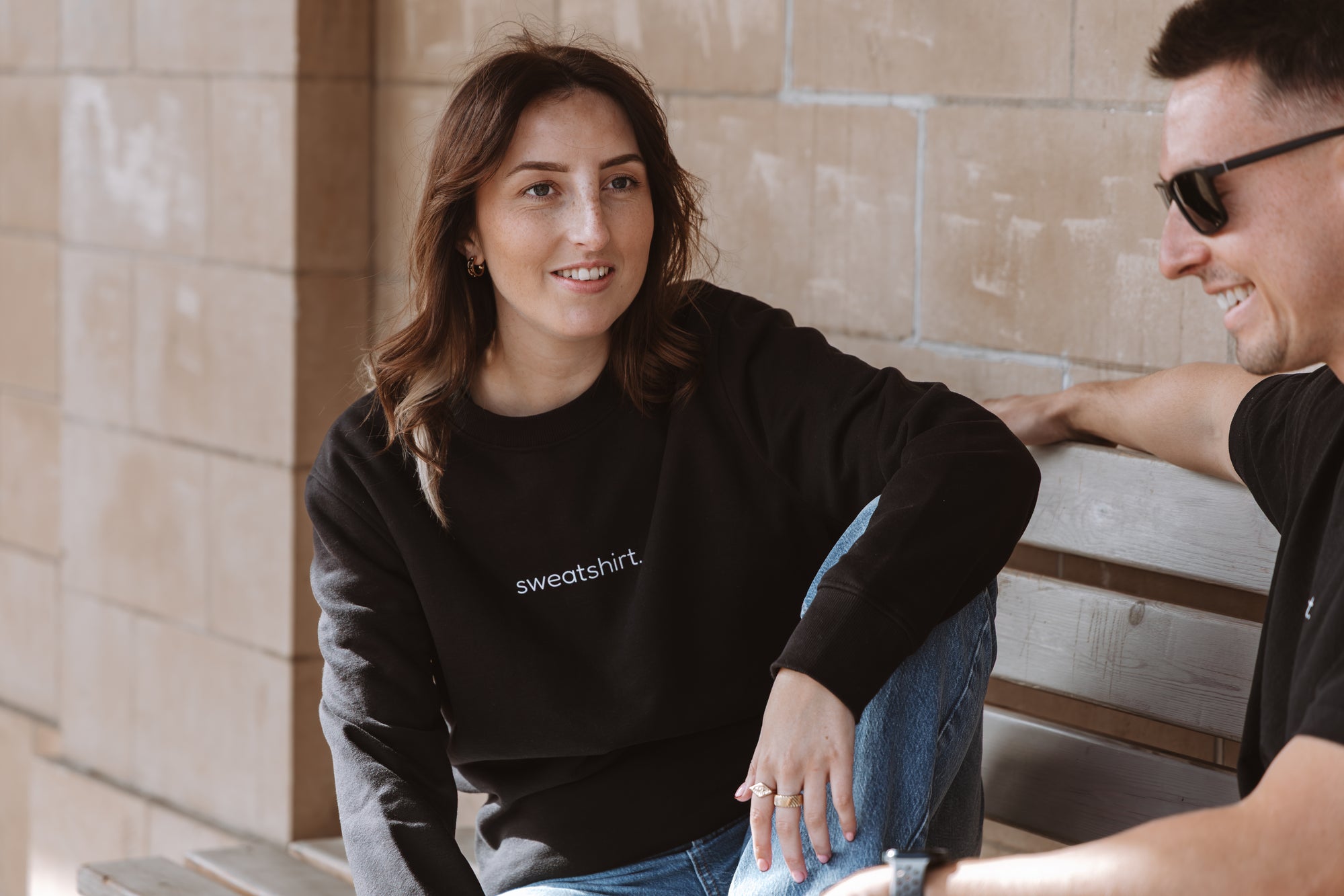 simple. sweatshirt. black.