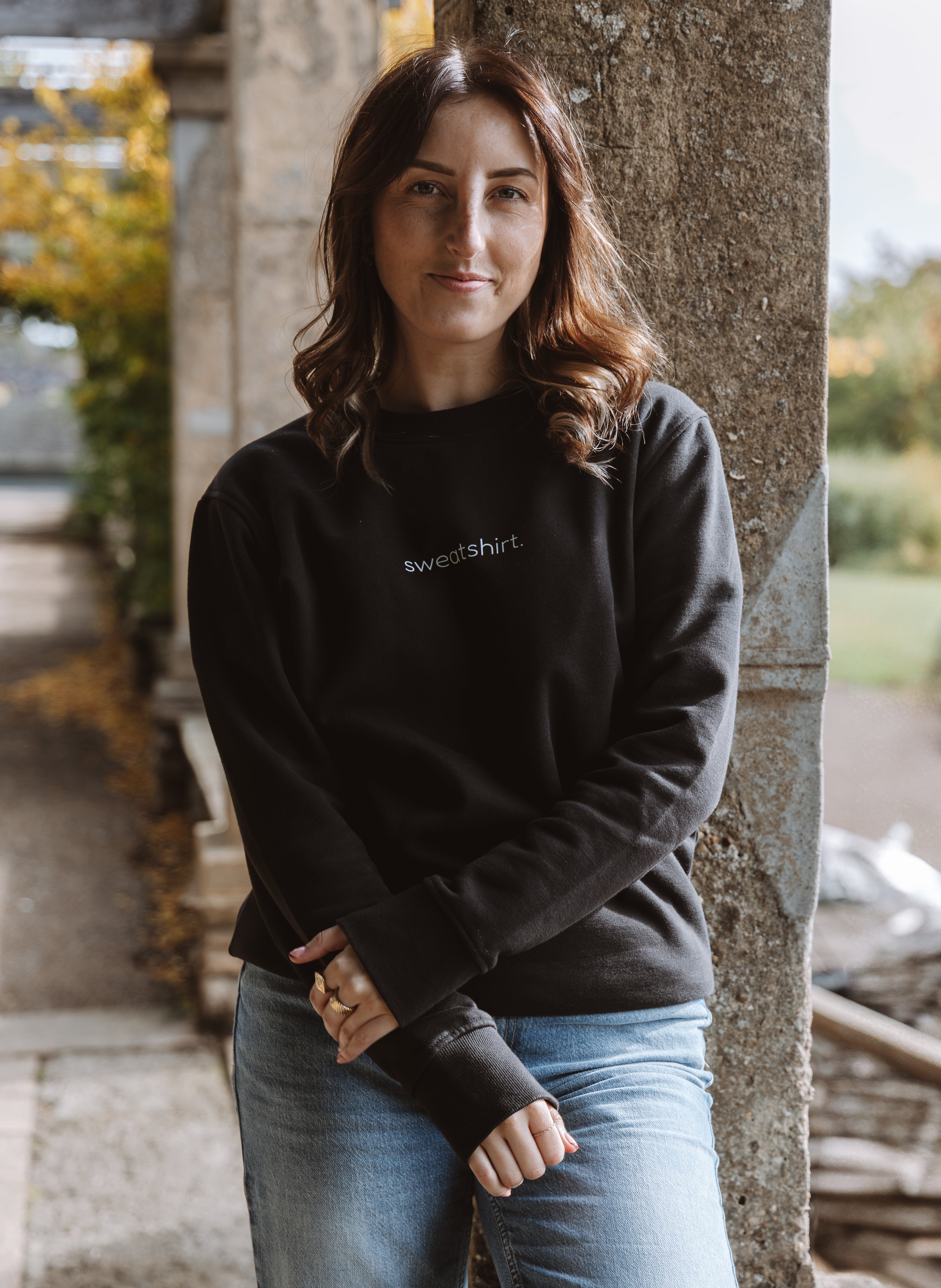 simple. sweatshirt. black.