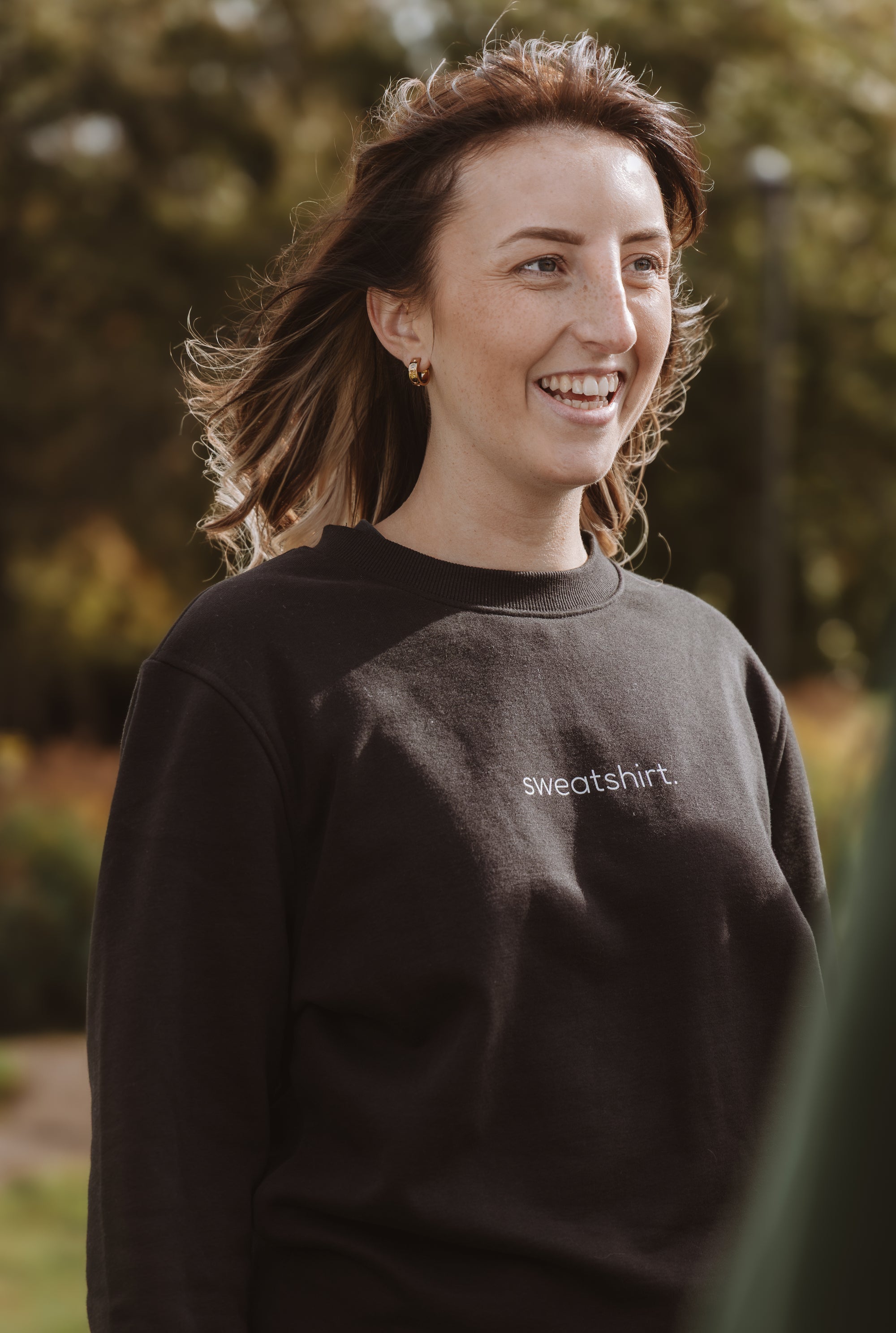 simple. sweatshirt. black.