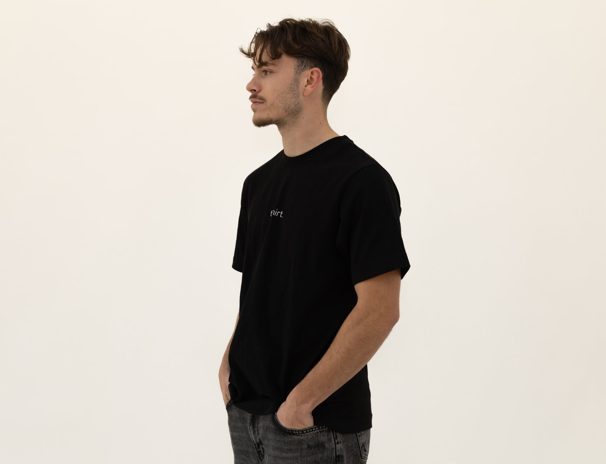 simple. t-shirt. black.
