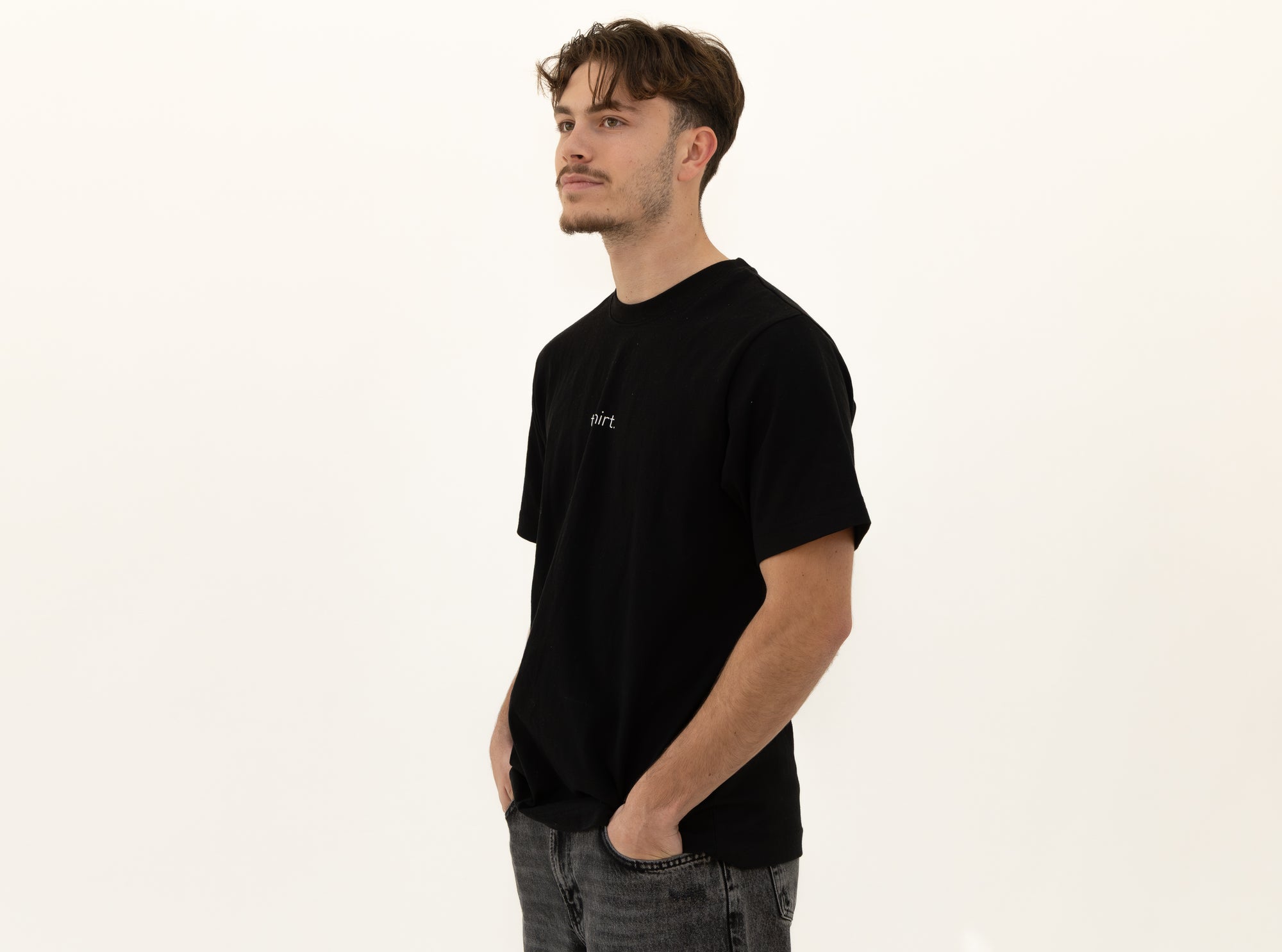simple. t-shirt. black.