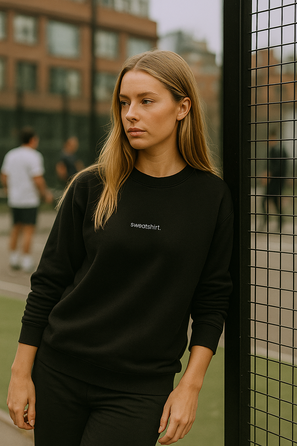 simple. sweatshirt. black.