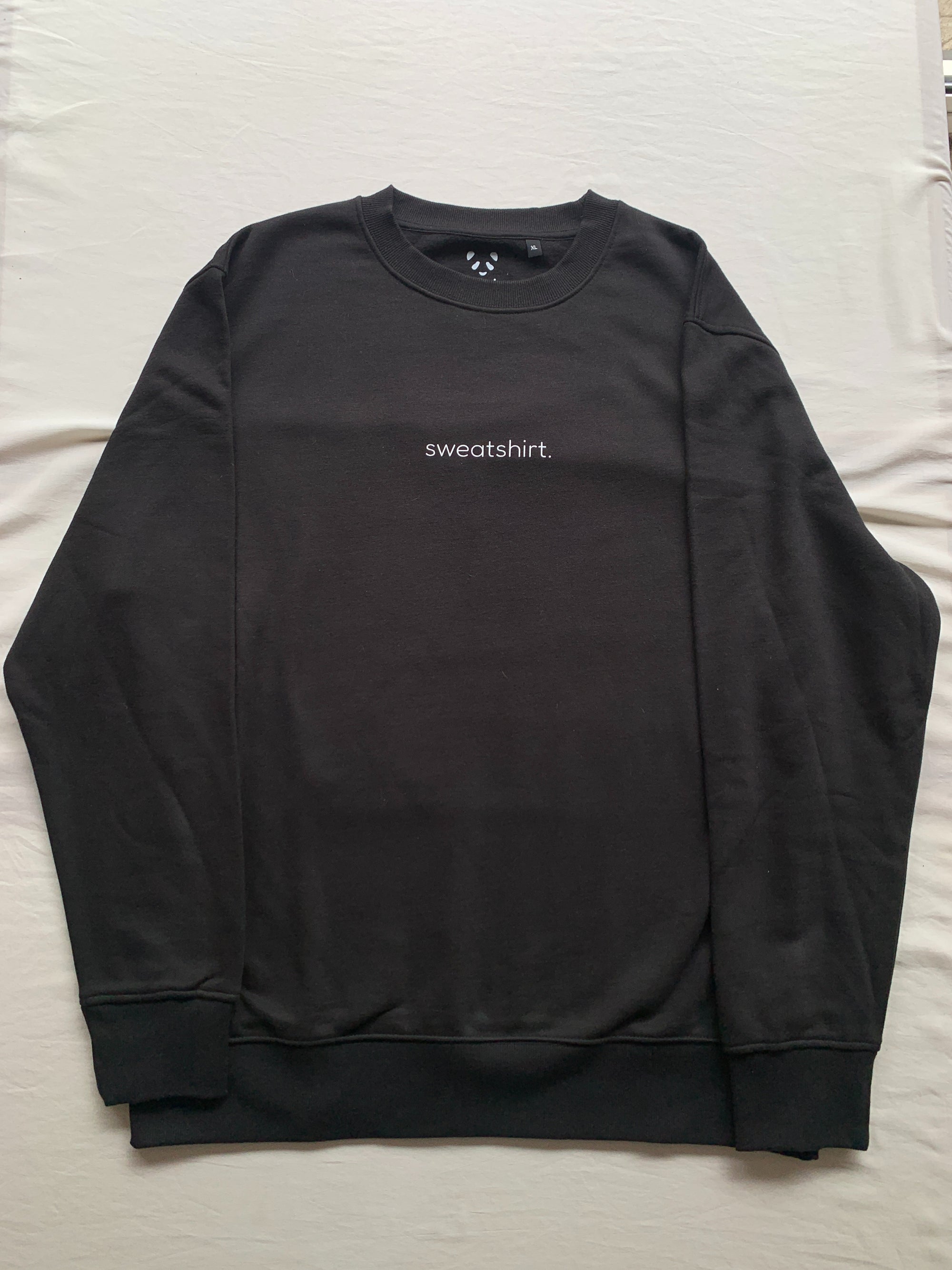 simple. sweatshirt. black.