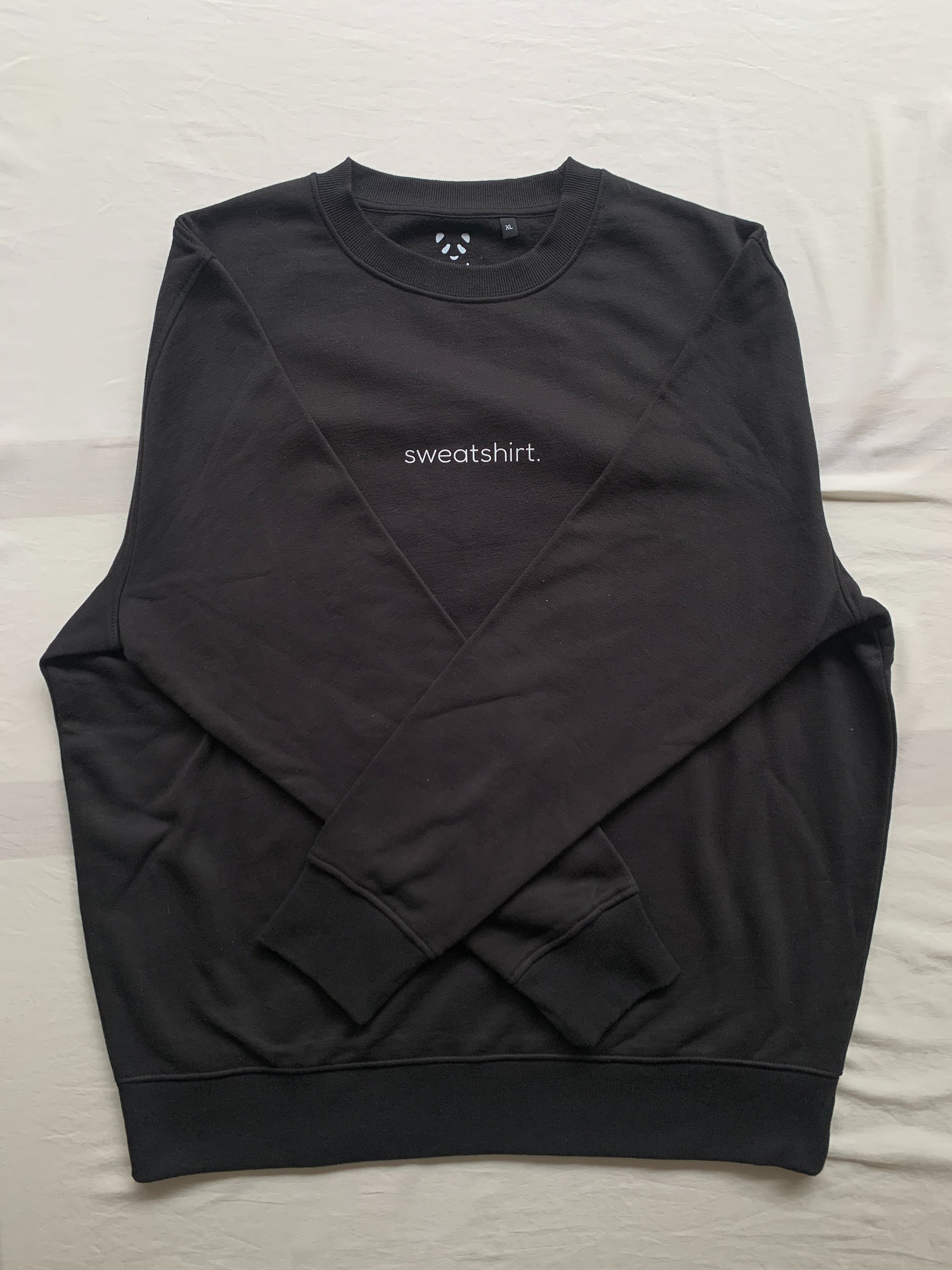 simple. sweatshirt. black.
